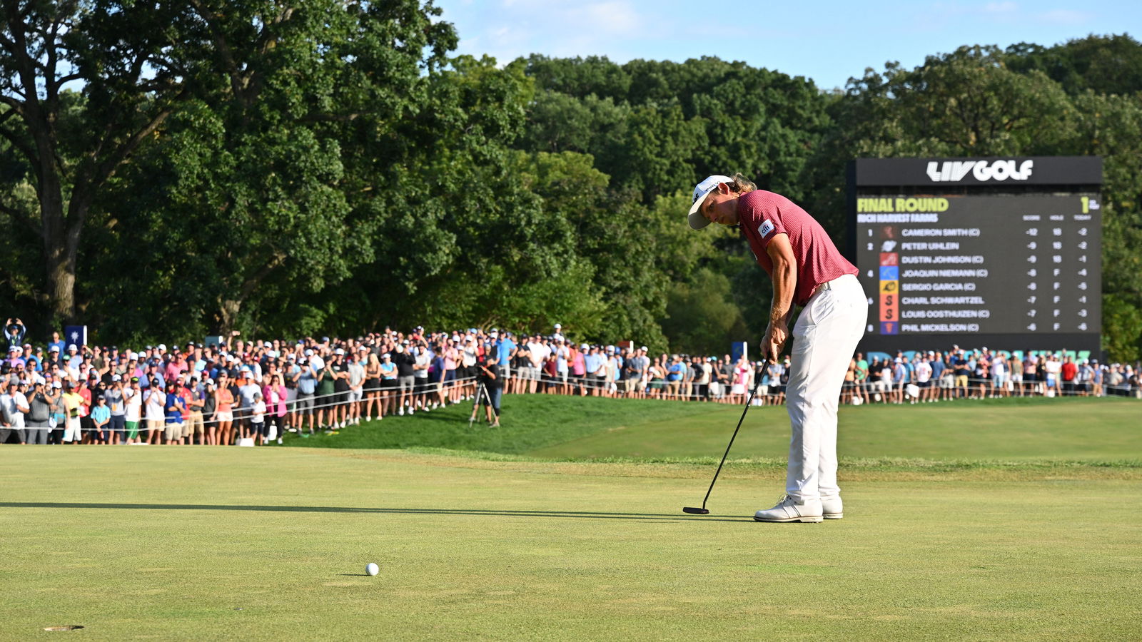 Tour pro hilariously rips on LIV Golf by dunking on...Cameron Tringale?! 